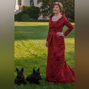 $6,400 OSCAR DE LA RENTA EXCLUSIVE RED SILK BROCADE RUNWAY GOWN US 6